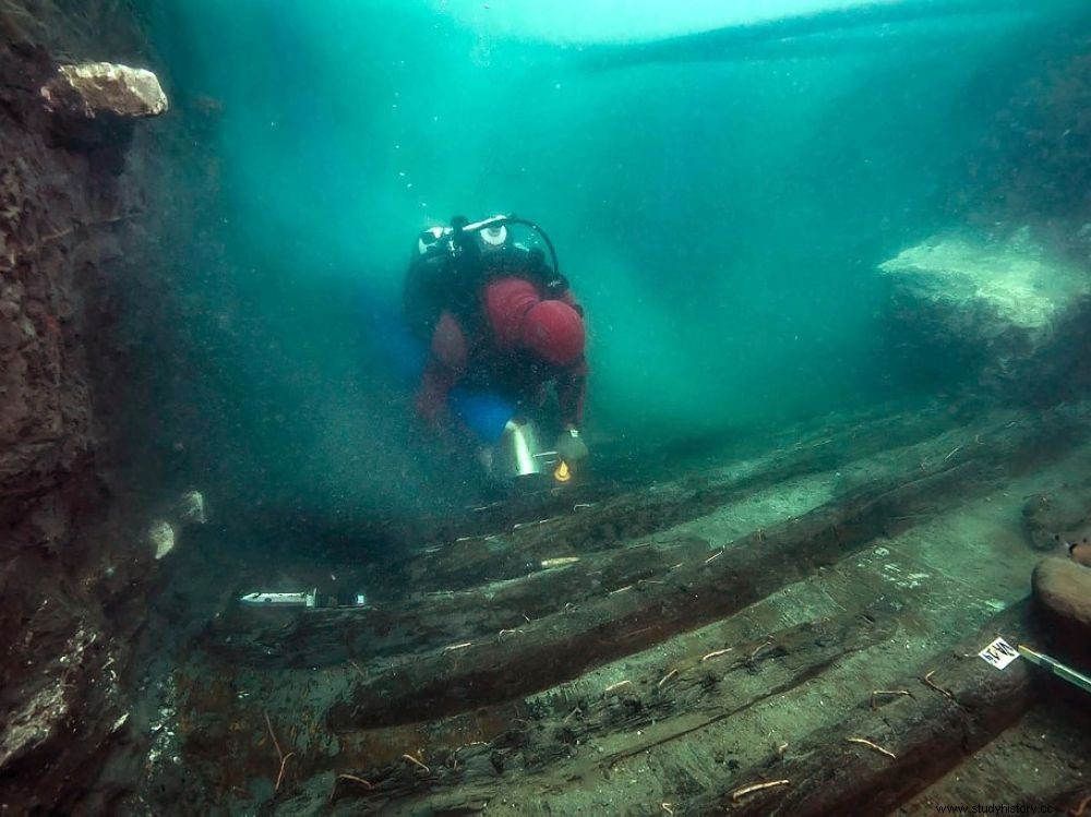 Descubrimientos de los restos de un barco militar y de un complejo funerario en Heracleion, la antigua ciudad submarina egipcia 