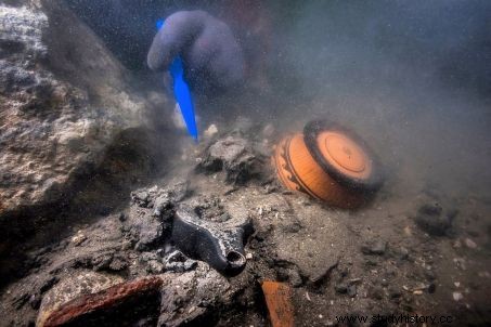 Descubrimientos de los restos de un barco militar y de un complejo funerario en Heracleion, la antigua ciudad submarina egipcia 