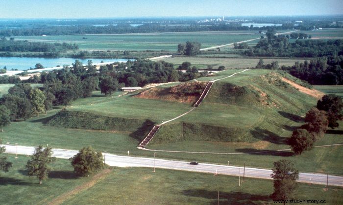 Montículos de Cahokia | sitio arqueológico, Illinois, EE.UU. 