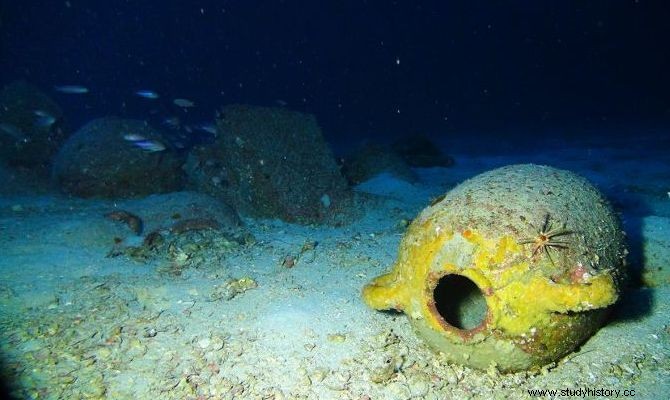 В море найден затонувший финикийский корабль, возможно, самый старый из когда-либо существовавших. 