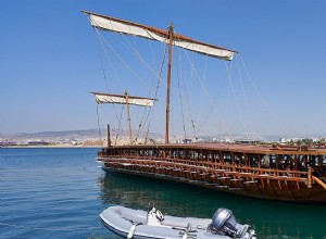 Olympias, el único trirreme activo en un puerto deportivo moderno 