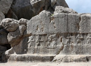 Рельефы в хеттском святилище Язылыкая могут представлять собой лунный календарь. 