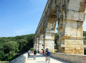 로마 수로 중 가장 높은 퐁 뒤 가르(Pont du Gard) 