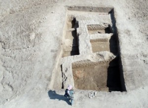 Hundreds of cuneiform tablets and their  envelopes  unearthed in the ancient Mesopotamian city of Marad 