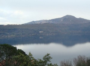 Via Sacra, the path that goes up to the most important sanctuary of Latins and Romans hidden among television repeaters 