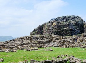 Su Nuraxi, el complejo megalítico más impresionante de Cerdeña, construido en el siglo XVII a.C. 