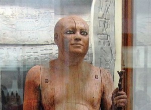 La estatua realista del escriba Kaaper es la estatua de madera de tamaño natural más antigua del Antiguo Egipto. 