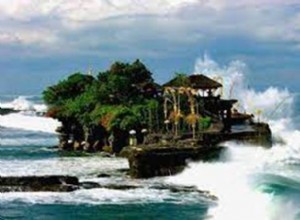 23. Towards Tanahlot Temple 