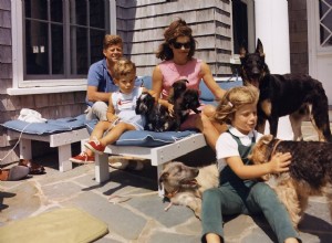 Max Jacobson, también conocido como Dr. Feelgood. Sus tratamientos con anfetaminas apoyaron a JFK en su camino hacia la cima 