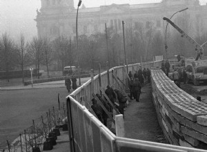 The narrow one escapes over the Berlin Wall to find freedom of longing 