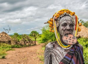 Indigenous peoples threatened the Mursi tribe in Ethiopia 