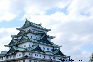 [Japanese castle] Did the lord live in the castle tower? 