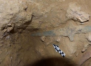 Mycenaean necropolis of Aigio:Valuable gifts and bronze swords discovered 