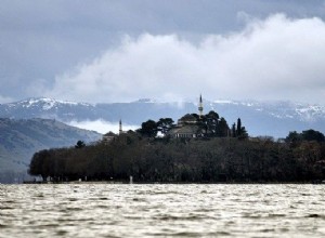 Остров Янина:Безымянный остров, где будет похоронен Каролос Папулиас. 