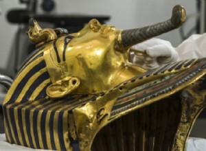 Usurper Tutankhamun! The golden mask was not meant for him 