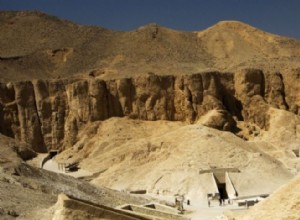 Does Tutankhamun s tomb hold a secret? 