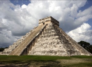 La pirámide maya de El Castillo y sus 2 estructuras secretas 