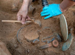 コルシカ島で発見された謎のエトルリア人の墓が語り始める 