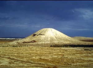 The White Monument at Tell Banat in Mesopotamia is said to have been the first war memorial 